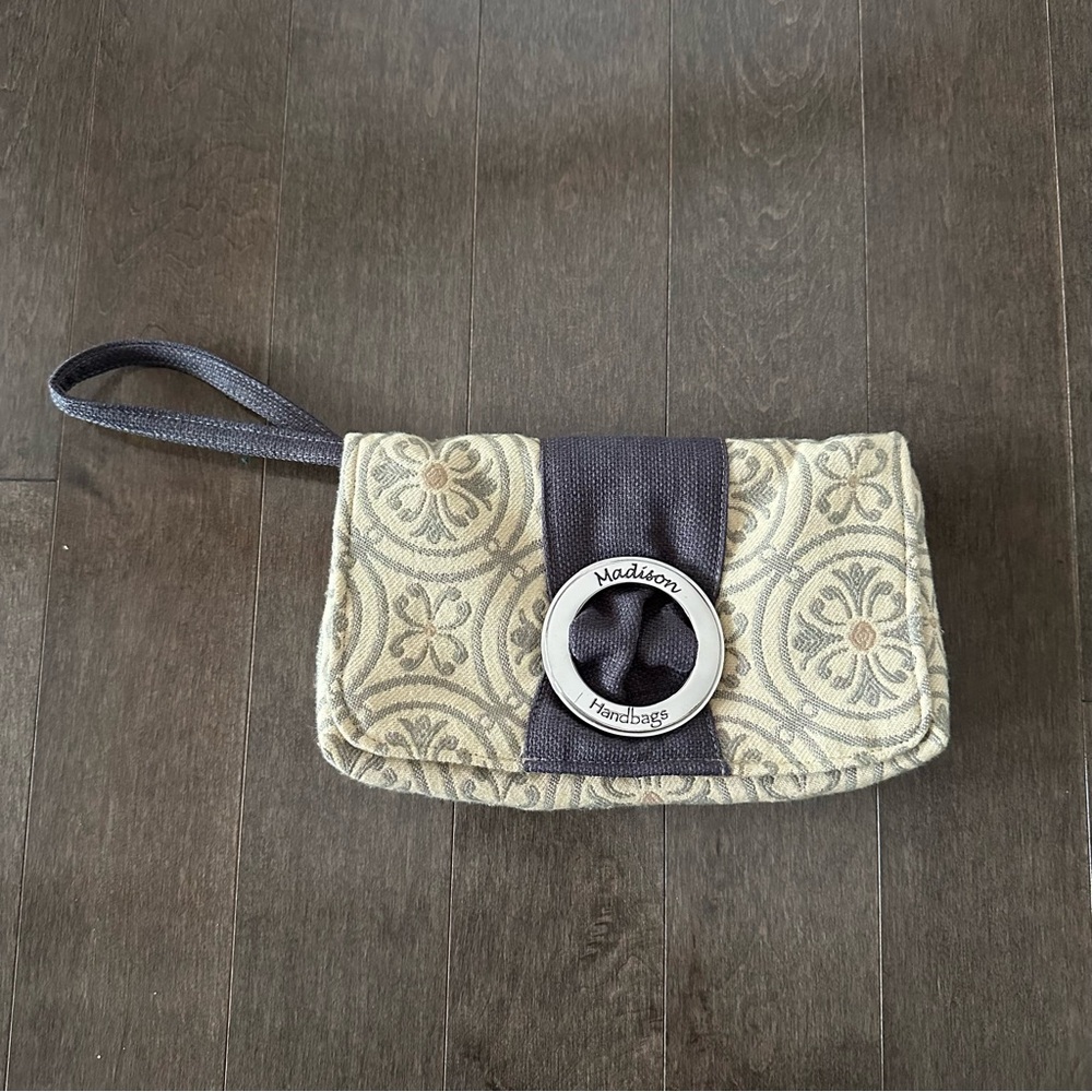 Madison Crossbody Wristlet Clutch Chain‎ Tapestry Vintage Vibes Gray Cream